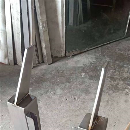 不锈钢立柱 护栏定制 厂家来图施工设计 玫瑰金钛金上色